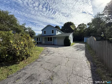 27 Old Norwich Rd, Quaker Hill, CT 06375