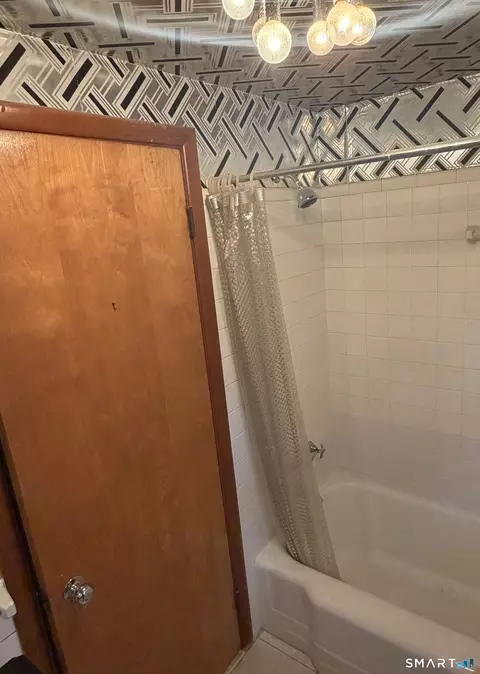 Bath - 21 Athol Pl, Hamden, CT 06517 photo 2 of 2