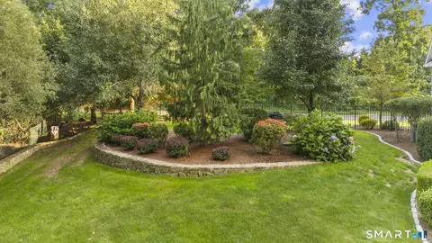 Exterior - 20 Park View Ln, Monroe, CT 06468 photo 6 of 8
