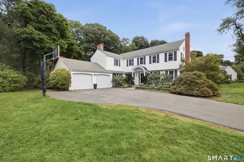 20 Lakeview Dr, West Hartford, CT 06117