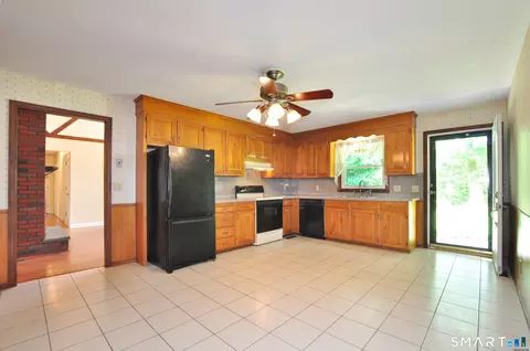 Kitchen - 27 Scott Rd, Prospect, CT 06712 photo 1 of 2