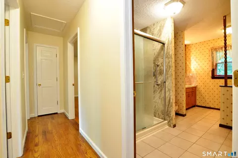 Entry Way - 27 Scott Rd, Prospect, CT 06712 photo 3 of 7