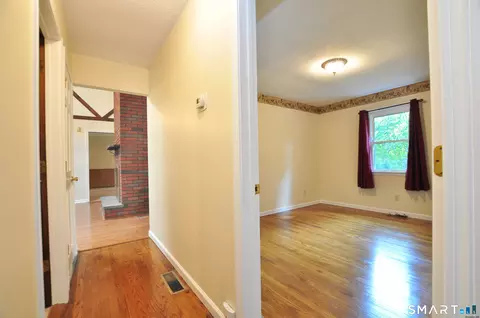 Entry Way - 27 Scott Rd, Prospect, CT 06712 photo 5 of 7
