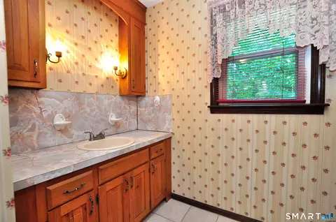 Bath - 27 Scott Rd, Prospect, CT 06712 photo 2 of 3