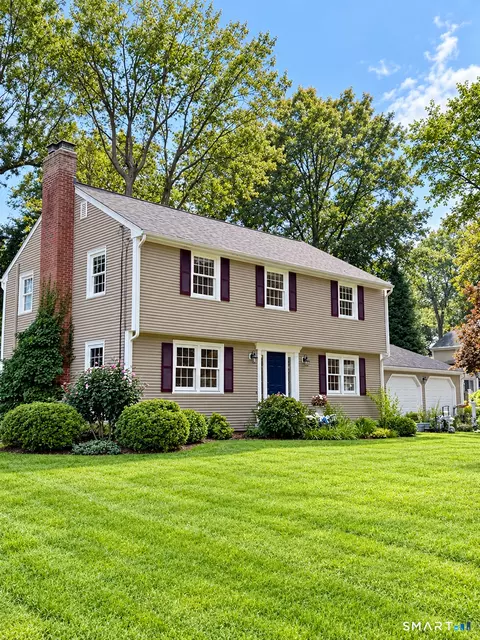 83 Dartmouth Rd, Manchester, CT 06040