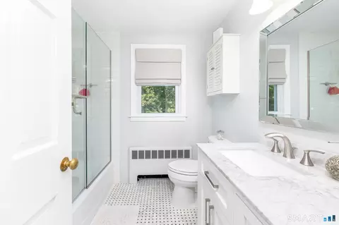 Bath - 597 Maple St, Wethersfield, CT 06109 photo 2 of 3