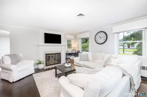 Living - 597 Maple St, Wethersfield, CT 06109 photo 1 of 3