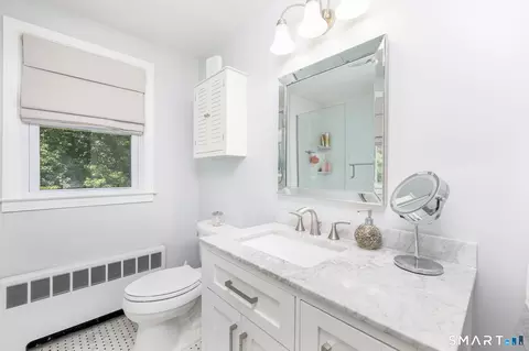 Bath - 597 Maple St, Wethersfield, CT 06109 photo 1 of 3