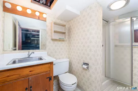 Bath - 597 Maple St, Wethersfield, CT 06109 photo 3 of 3