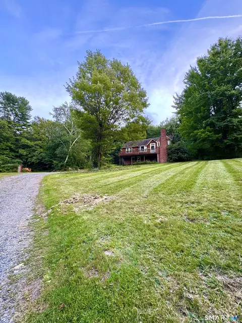 28 Cotton Hill Rd, New Hartford, CT 06057