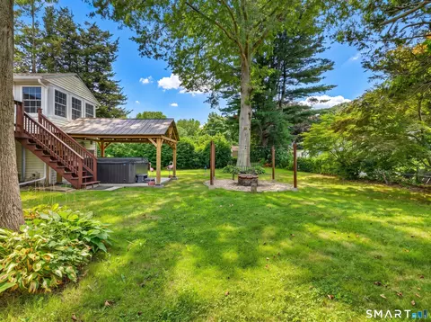 Exterior - 14 Brookside Ln, Groton, CT 06340 photo 5 of 11