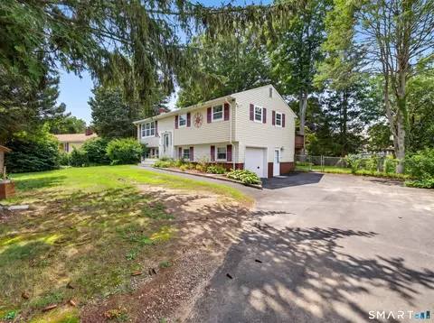 Exterior - 14 Brookside Ln, Groton, CT 06340 photo 2 of 11