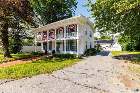 Exterior - 1015 North Rd, Killingly, CT 06239 photo 1 of 10