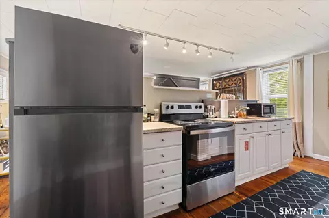 Kitchen - 1015 North Rd, Killingly, CT 06239 photo 3 of 4