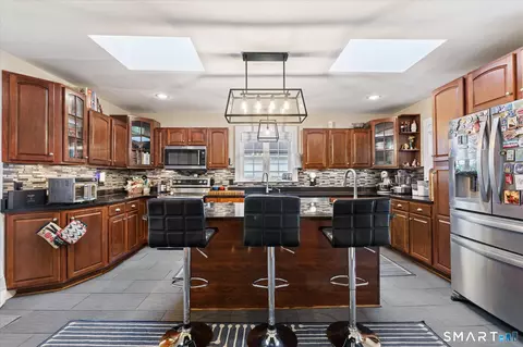 Kitchen - 1015 North Rd, Killingly, CT 06239 photo 2 of 4