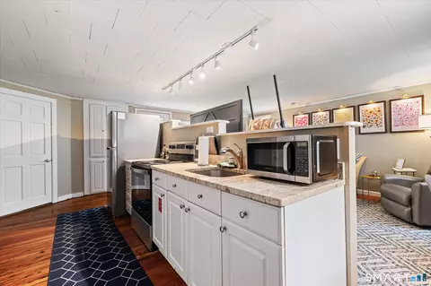 Kitchen - 1015 North Rd, Killingly, CT 06239 photo 4 of 4