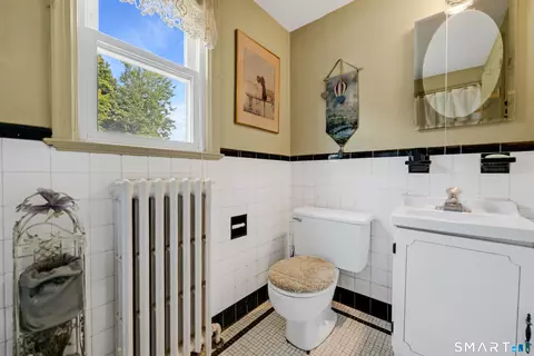Bath - 44 Stillman Rd, Wethersfield, CT 06109 photo 2 of 2