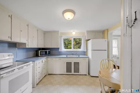 Kitchen - 44 Stillman Rd, Wethersfield, CT 06109 photo 1 of 3