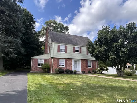 101 Ridgewood Rd, West Hartford, CT 06107