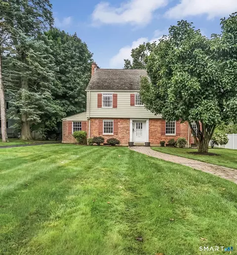 101 Ridgewood Rd, West Hartford, CT 06107