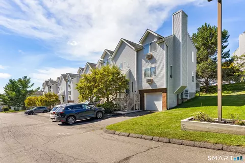 925 Oronoke Rd #26G, Waterbury, CT 06708