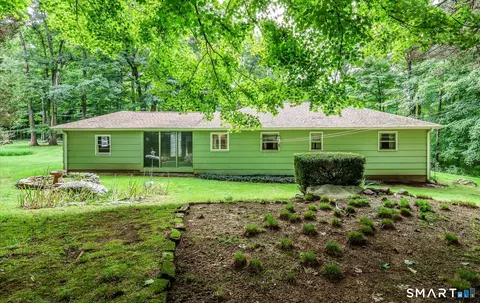 Exterior - 257 Spring Hill Rd, Monroe, CT 06468 photo 6 of 7