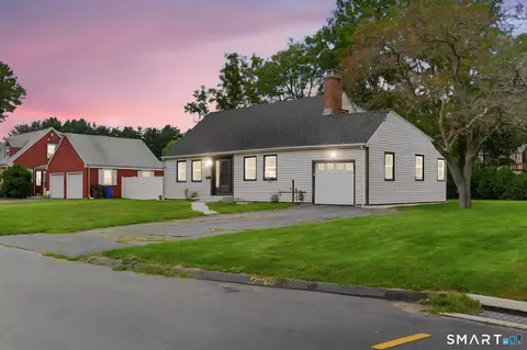 Exterior - 4 Wicklow St, Windsor Locks, CT 06096 photo 4 of 6