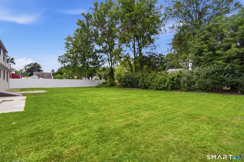 Exterior - 4 Wicklow St, Windsor Locks, CT 06096 photo 5 of 6