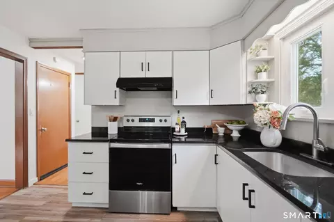 Kitchen - 4 Wicklow St, Windsor Locks, CT 06096 photo 4 of 4