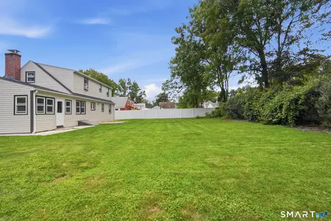Exterior - 4 Wicklow St, Windsor Locks, CT 06096 photo 6 of 6