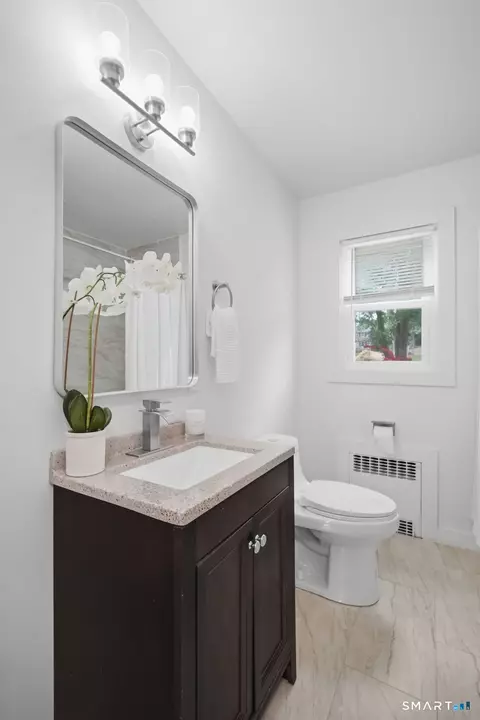 Bath - 4 Wicklow St, Windsor Locks, CT 06096 photo 1 of 5