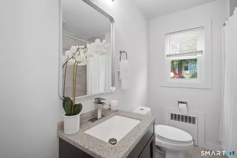 Bath - 4 Wicklow St, Windsor Locks, CT 06096 photo 2 of 5