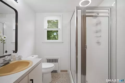 Bath - 4 Wicklow St, Windsor Locks, CT 06096 photo 4 of 5