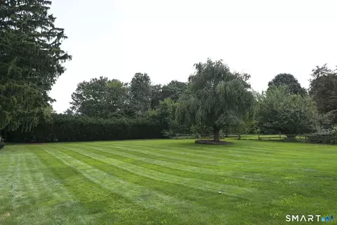 Exterior - 676 Ridge Rd, Wethersfield, CT 06109 photo 7 of 8