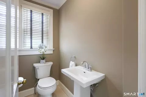 Bath - 676 Ridge Rd, Wethersfield, CT 06109 photo 1 of 3