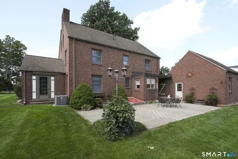 Exterior - 676 Ridge Rd, Wethersfield, CT 06109 photo 4 of 8