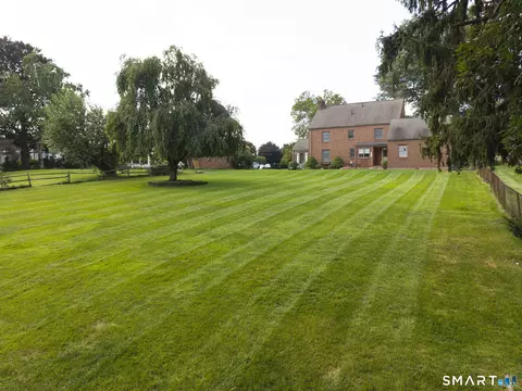 Exterior - 676 Ridge Rd, Wethersfield, CT 06109 photo 3 of 8