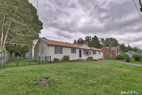 Exterior - 232 Lakeside Blvd E, Waterbury, CT 06708 photo 8 of 9