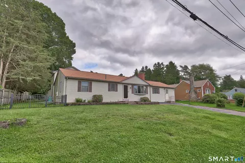 Exterior - 232 Lakeside Blvd E, Waterbury, CT 06708 photo 6 of 9