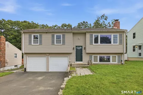 54 Horseshoe Dr, Waterbury, CT 06706