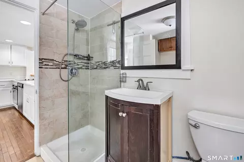 Bath - 274 Lyons Plain Rd, Weston, CT 06883 photo 1 of 6