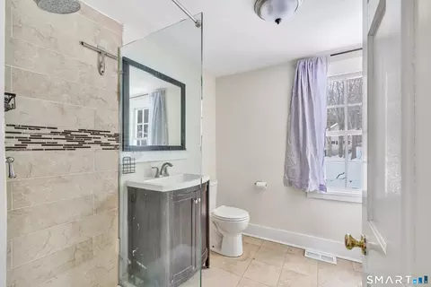 Bath - 274 Lyons Plain Rd, Weston, CT 06883 photo 2 of 6