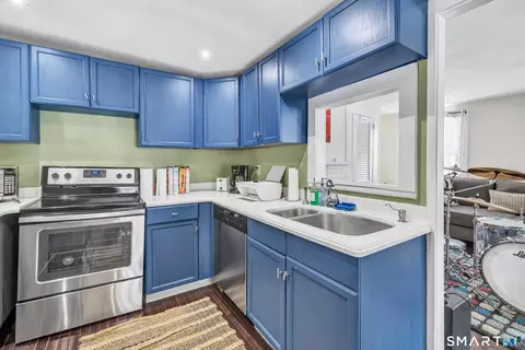 Kitchen - 274 Lyons Plain Rd, Weston, CT 06883 photo 2 of 5