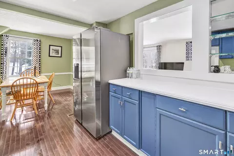 Kitchen - 274 Lyons Plain Rd, Weston, CT 06883 photo 4 of 5