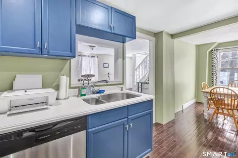 Kitchen - 274 Lyons Plain Rd, Weston, CT 06883 photo 5 of 5