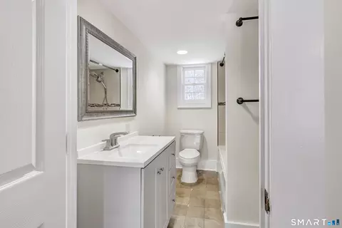 Bath - 274 Lyons Plain Rd, Weston, CT 06883 photo 5 of 6