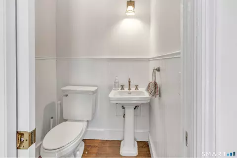 Bath - 274 Lyons Plain Rd, Weston, CT 06883 photo 4 of 6
