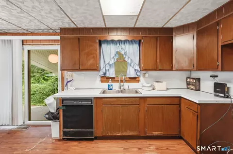 Kitchen - 110 Terwilleger Rd, Killingly, CT 06239 photo 3 of 4