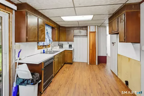Kitchen - 110 Terwilleger Rd, Killingly, CT 06239 photo 4 of 4