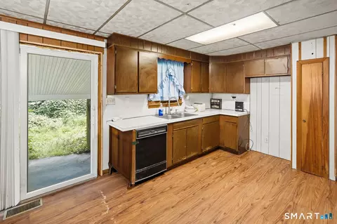 Kitchen - 110 Terwilleger Rd, Killingly, CT 06239 photo 2 of 4